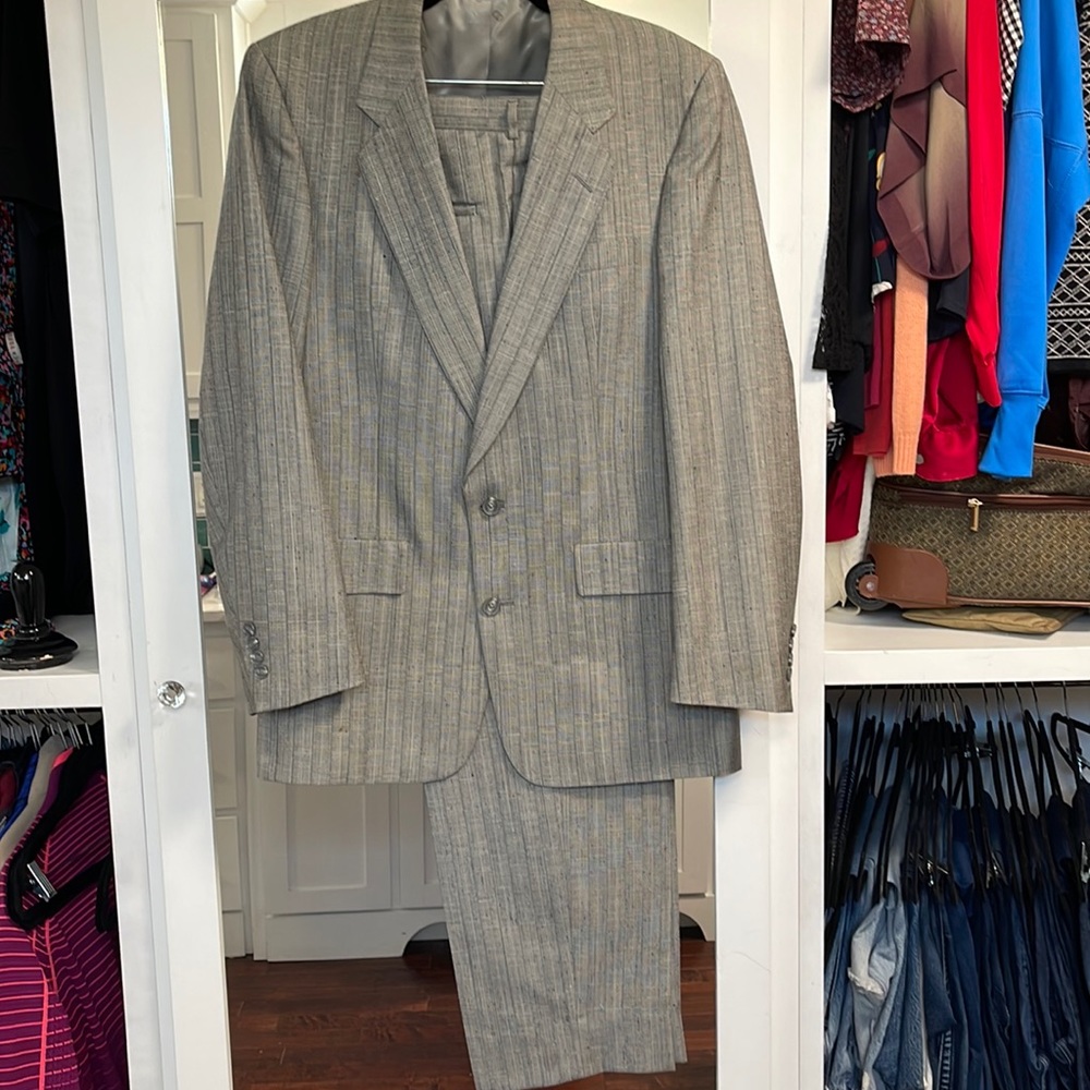 VINTAGE CHRISTIAN DIOR 2PC SUIT GREY PINSTRIPED 34R pleat front pants 34in waist